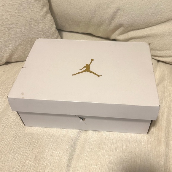 Women’s Nike Air Jordans 1 Mid - Barely Rose - Picture 2 of 13